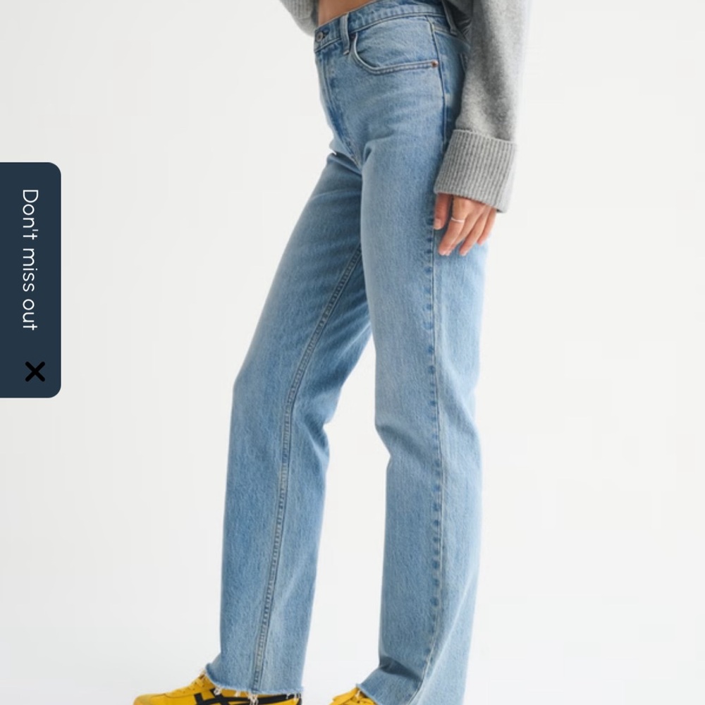 Abercrombie & Fitch Ultra High Rise 90s Straight Jean - Picture 2 of 3